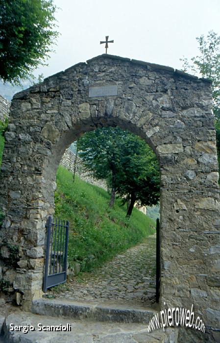 14 L'ingresso del complesso monastico.jpg